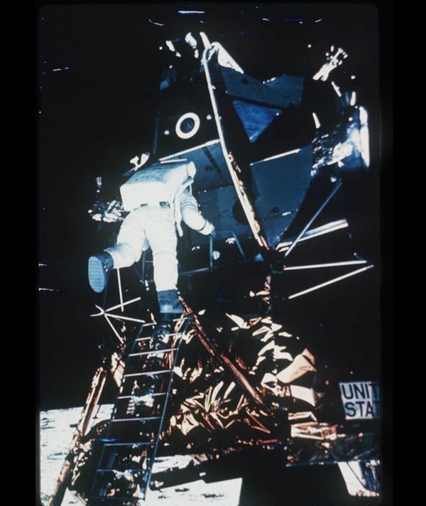 France Soir Spécial Mai 1969 – 4 Pas Sur La Lune – Édition Originale